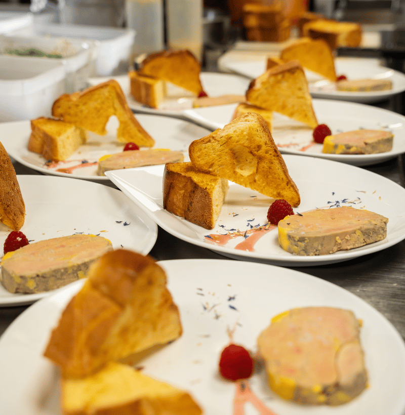 foie gras du chef, gelée de champagne framboise & brioche - L'Ardoise restaurant